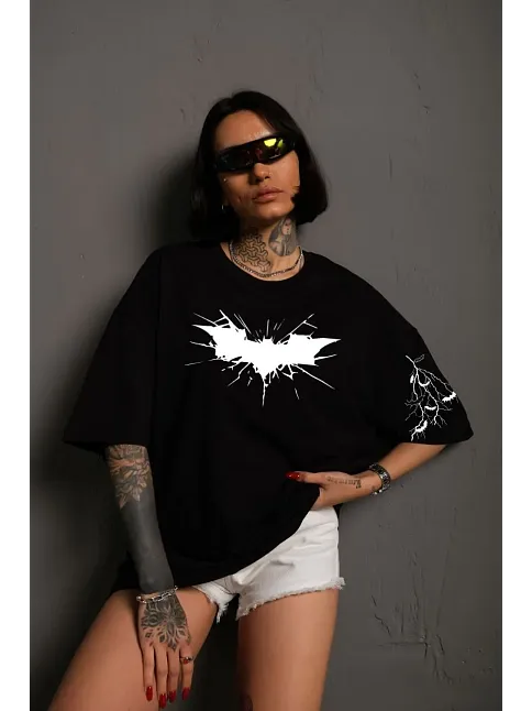 Kadın Bisiklet Yaka Tişort Ön Ve Kol Yarasa Baskılı T-shirt - Siyah